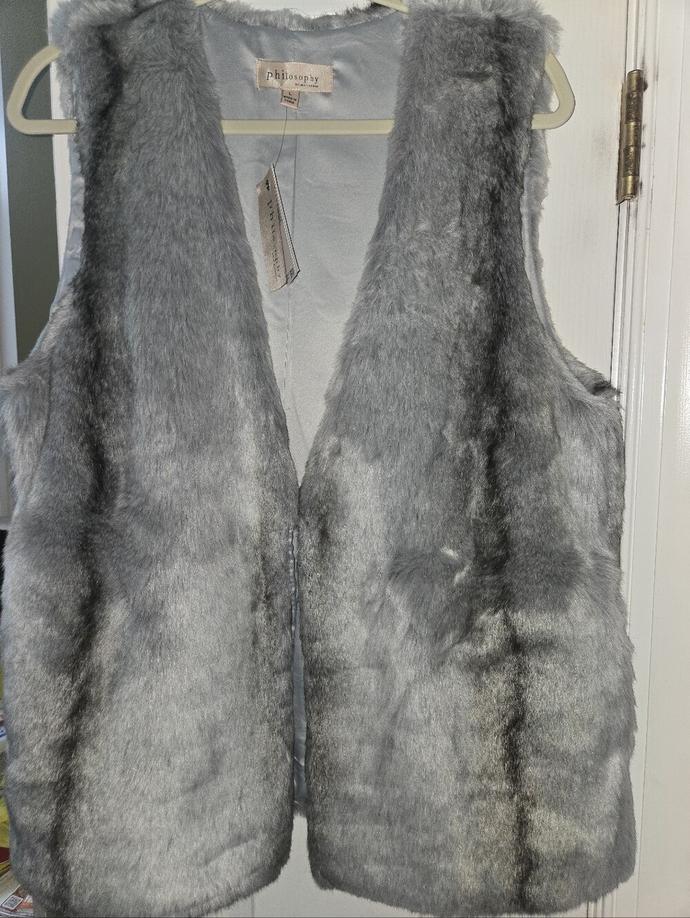 Philosophy Silver Fox Faux Fur Vest - Women's Sleeveless Layer. Size Large. NWT